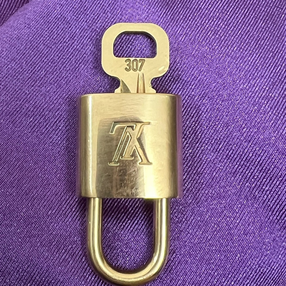 307 LOCK 🔐 KEY
